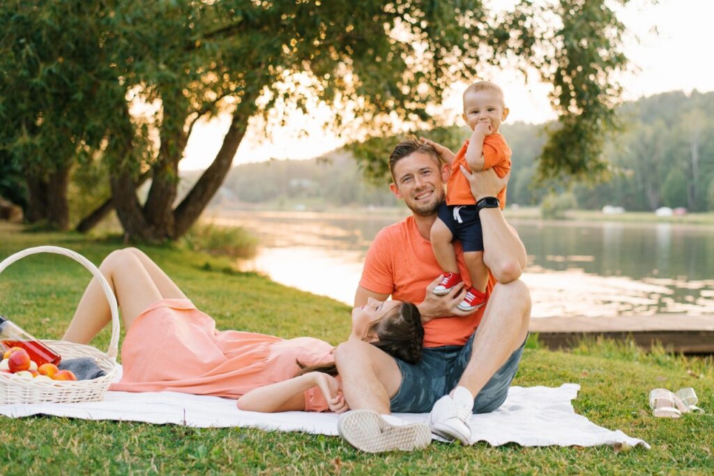 Zarówno aktualne trendy demograficzne jak i zmieniające się preferencje konsumentów sugerują rosnące zainteresowanie życiem blisko natury oraz miejscami zapewniającymi spokój i prywatność